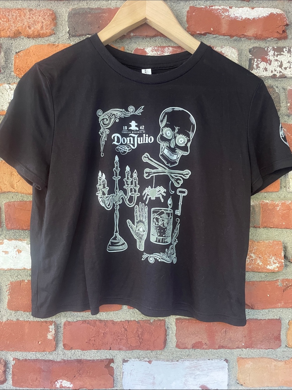 Halloween lDon Julio Graphic cropped liquid Tee Black & White Medium NWOT